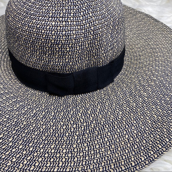 š¤SALE: price dropš¤Beach straw hat w/ black trim - Picture 2 of 6